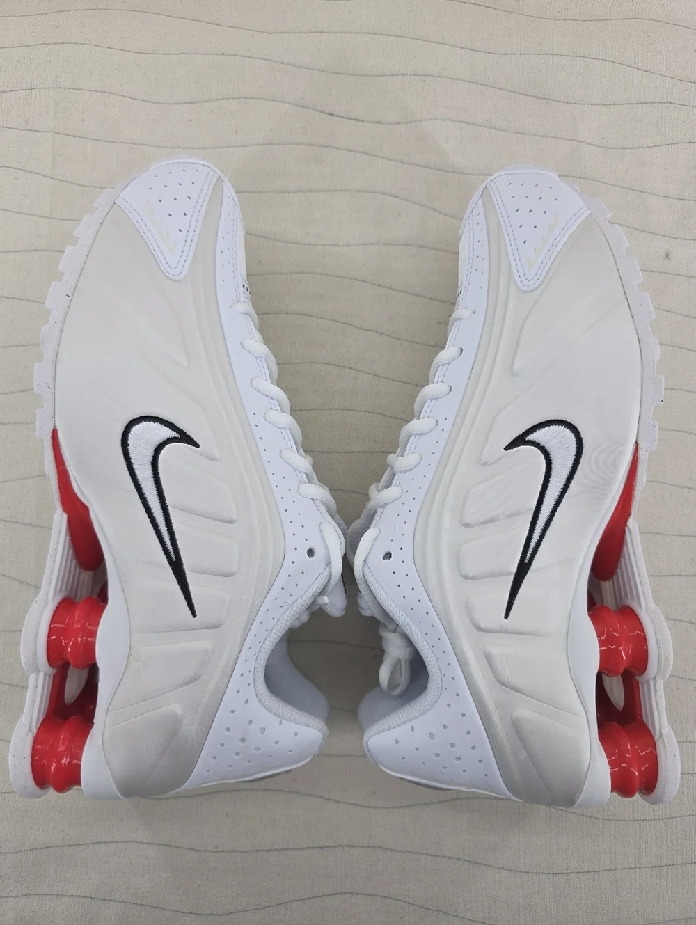 Nike Youth Shox R4 GS White Phantom Red Running Shoes CW2626-102 Size 6.5Y NEW